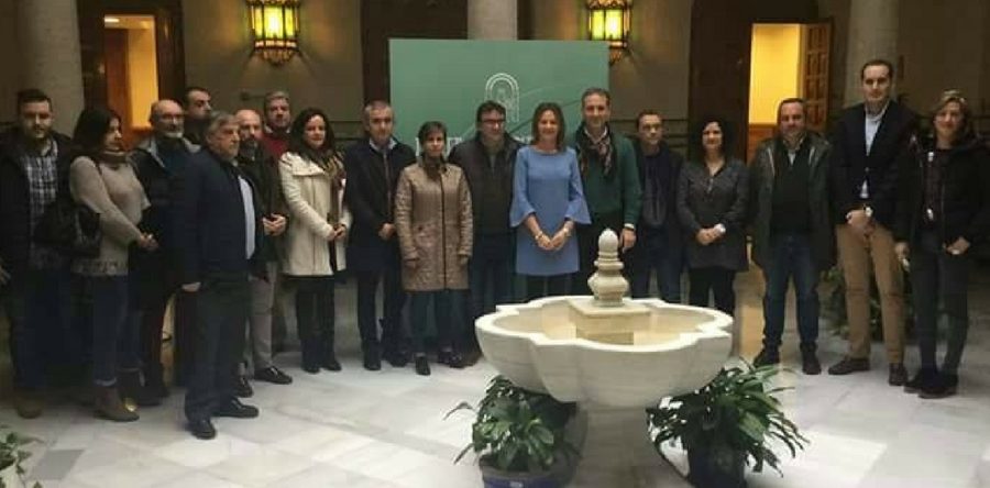 El alcalde Juan Latorre asistió en la capital a la presentación de la Escuela Taller de Jardinería de Arjona.