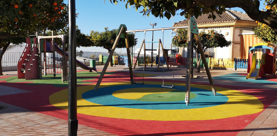 Tres parques infantiles, acondicionados.