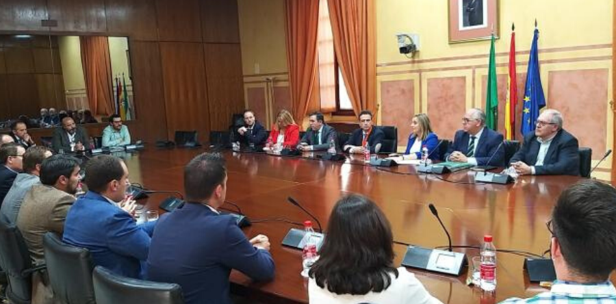 El Alcalde de Arjona se reune con la Consejera de Fomento para pedir mejoras en la carretera A-311