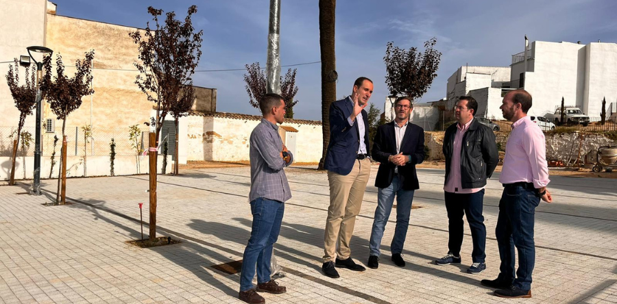 EL DELEGADO DE FOMENTO Y EL ALCALDE DE ARJONA VISITAN LAS OBRAS DE SAN MARTÍN