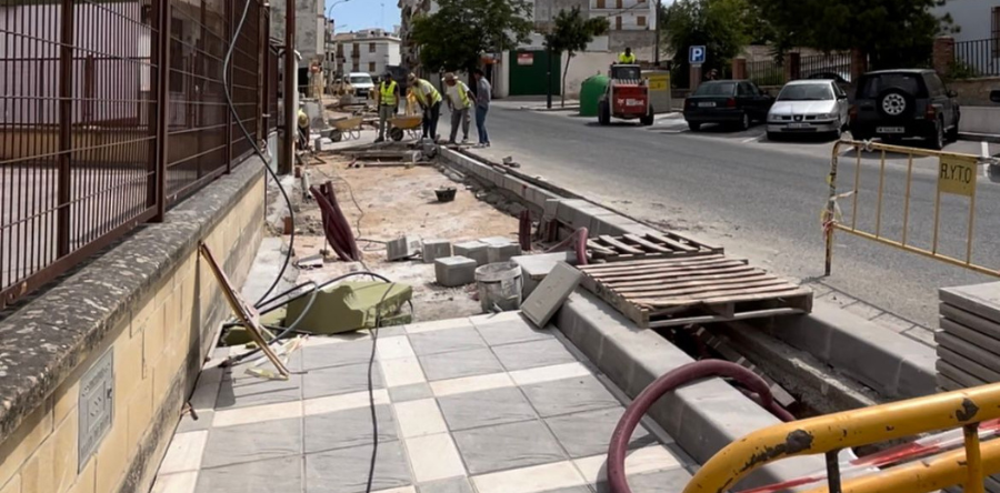 EL AYUNTAMIENTO DE ARJONA MEJORA LA ACCESIBILIDAD DE LA AVENIDA INFANTA CRISTINA