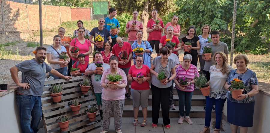 TALLER DE MACETAS PARA CONMEMORAR EL DÍA MUNDIAL DEL MEDIO AMBIENTE