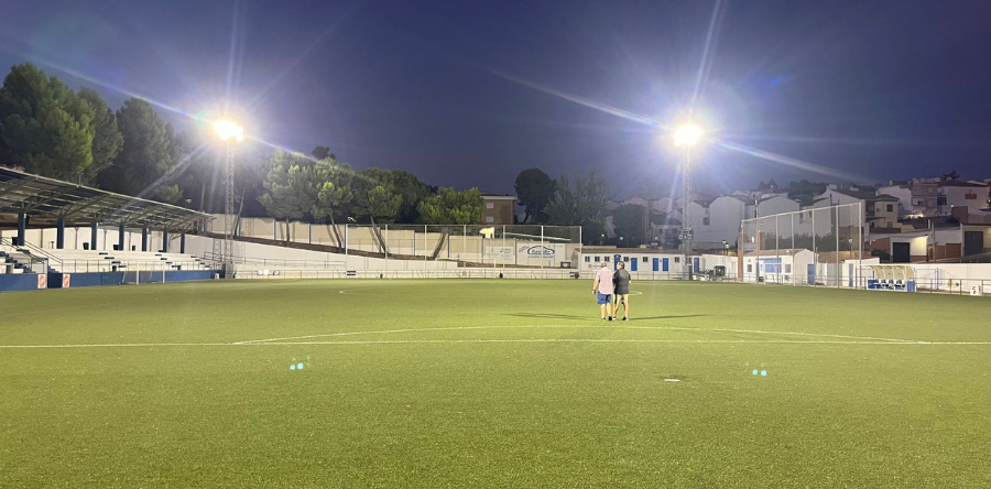 EL CAMPO DE FÚTBOL MANUEL VIDAL ESTRENA UNA NUEVA ILUMINACIÓN