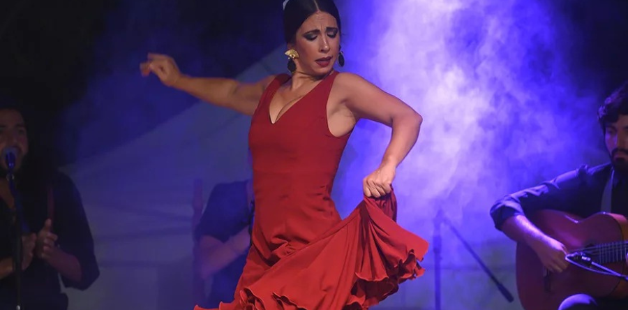 LA BAILAORA ARJONERA CARMEN ÁLVAREZ, EN LA FIESTA DEL PRIMER ACEITE DE JAÉN EN VITORIA-GAZTEIZ