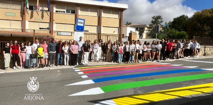 ARJONA CELEBRA EL ORGULLO CON UN PASO DE PEATONES LGTBI Y ACTIVIDADES EN EL IES CIUDAD DE ARJONA