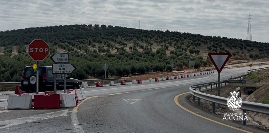 LA CARRETERA A-311, DESDE EL CRUCE DE ARJONA  HASTA LA HIGUERA, CORTADA HASTA FINALES DE SEPTIEMBRE