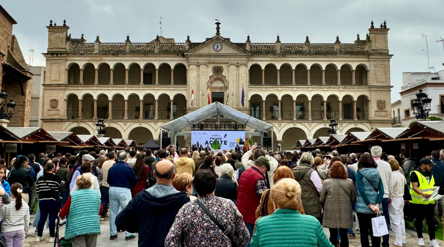 EL ACEITE DE OLIVA DE JAÉN BRILLA EN SU FIESTA ANUAL CON LA PARTICIPACIÓN DE EMPRESAS ARJONERAS Y DEL ALCALDE JUAN LATORRE