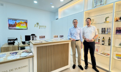 ARJONA INAUGURA UNA OFICINA DE TURISMO MODERNA Y ADAPTADA A LAS NUEVAS EXIGENCIAS DEL VISITANTE