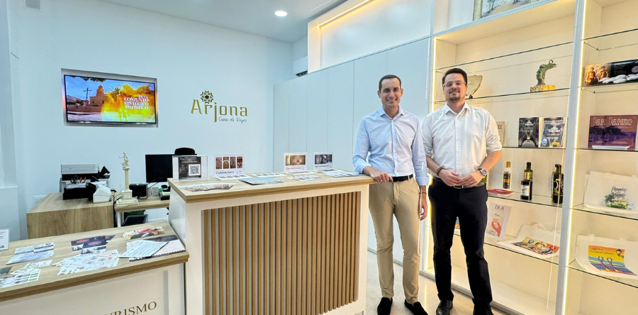 ARJONA INAUGURA UNA OFICINA DE TURISMO MODERNA Y ADAPTADA A LAS NUEVAS EXIGENCIAS DEL VISITANTE